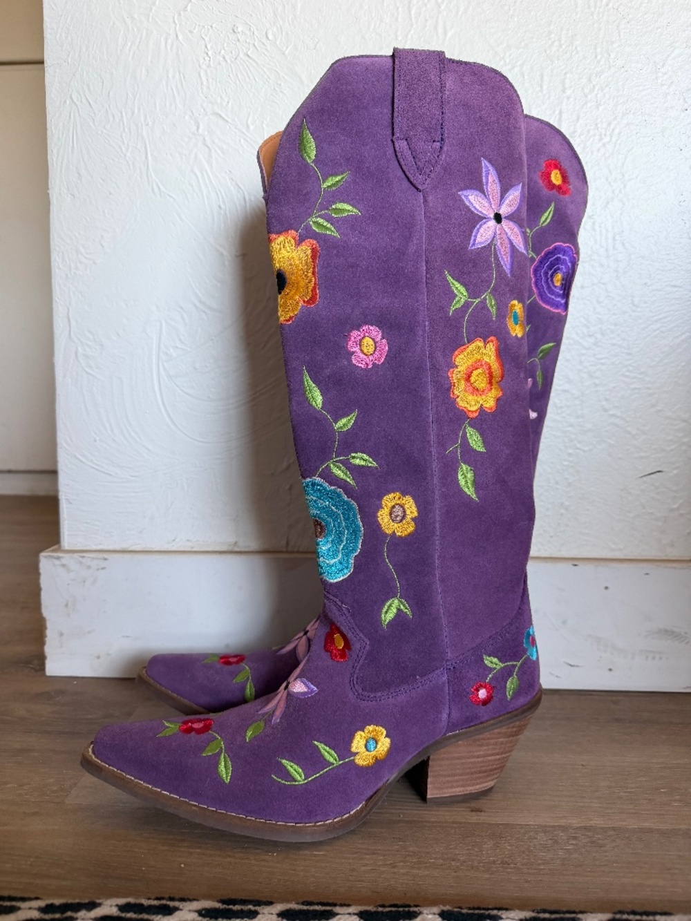 NWT Dingo Purple Suede Knee-High Embroidered Floral Heeled Boot size 8
